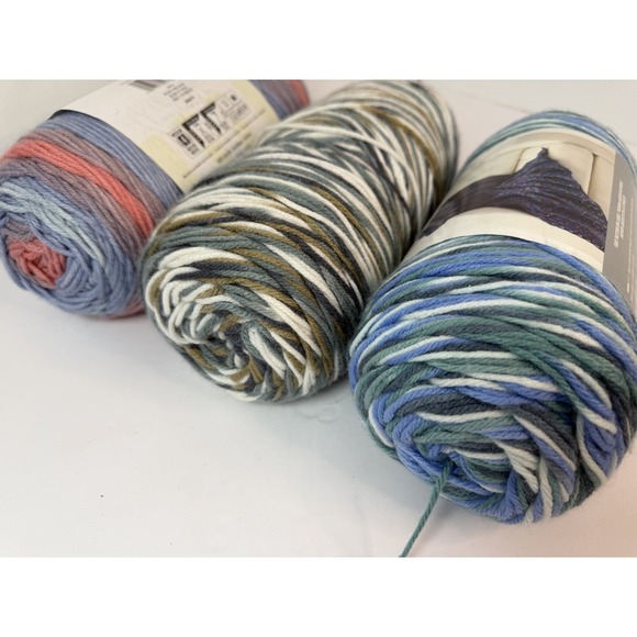 Jumbo Caron Yarn Skeins 12 Oz 595 Yds Lot Of 3 - Picture 6 of 7